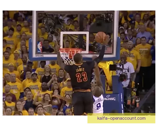 詹姆斯回顾生涯三大高光瞬间世纪封盖扣翻特里东决入选